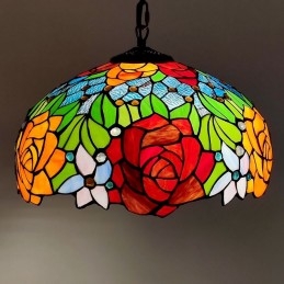 Tiffany-tyylinen...