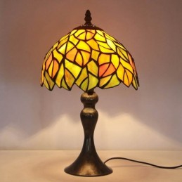 Tiffany-lasimaalaustyylinen...