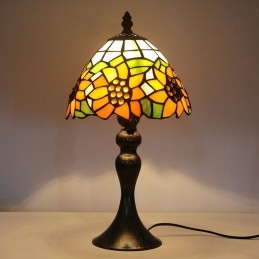 Tiffany-lasimaalaustyylinen...