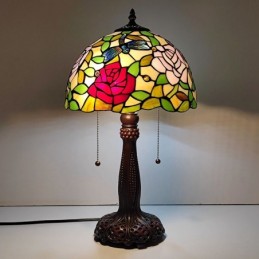 Tiffany lasimaalaustyylinen...