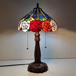 Tiffany lasimaalaustyylinen...
