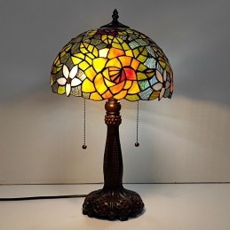 Tiffany-lasimaalaustyylinen...