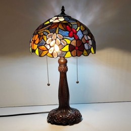 Tiffany-lasimaalaustyylinen...