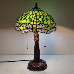 Tiffany lasimaalaustyylinen...
