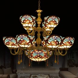 Tiffany-tyylinen...