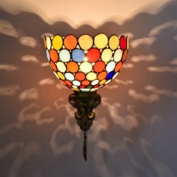 Tiffany-tyylinen...