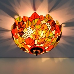 Tiffany-tyylinen...