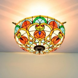 Tiffany-tyylinen...