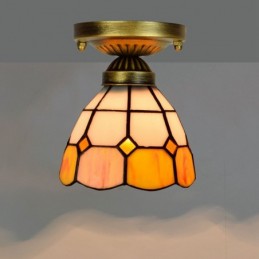 Tiffany-tyylinen...