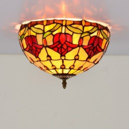 Tiffany-tyylinen...