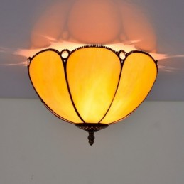 Tiffany-tyylinen...