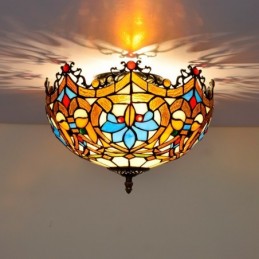 Tiffany-tyylinen...