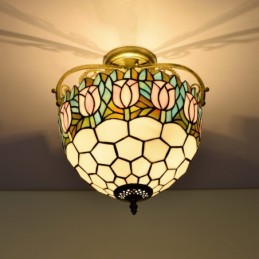 Tiffany-tyylinen...