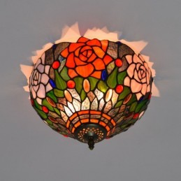 Tiffany-tyylinen...