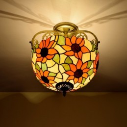 Tiffany-tyylinen...