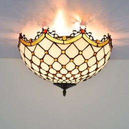 Tiffany-tyylinen...