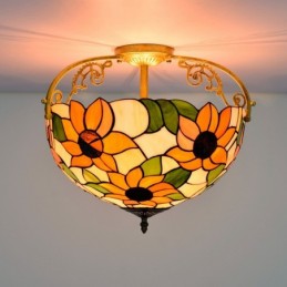 Tiffany-tyylinen...