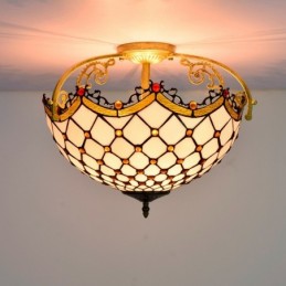 Tiffany-tyylinen...
