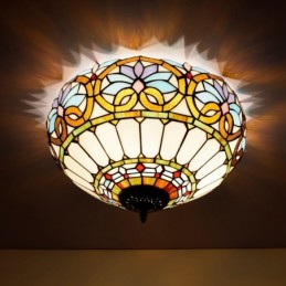Tiffany-tyylinen...