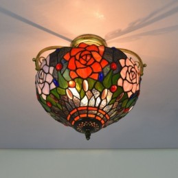 Tiffany-tyylinen...