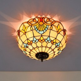 Tiffany-tyylinen...