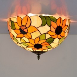 Tiffany-tyylinen...