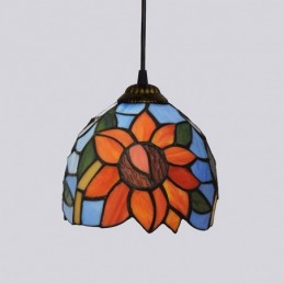 Tiffany-tyylinen...