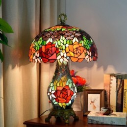 Tiffany-tyylinen...
