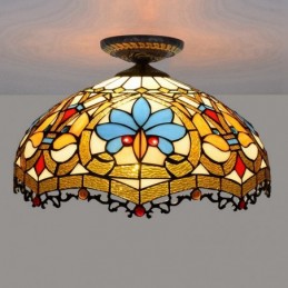 Tiffany-tyylinen...