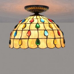 Tiffany-tyylinen...