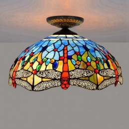 Tiffany-tyylinen...
