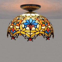 Tiffany-tyylinen...