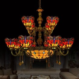 Tiffany-tyylinen...