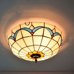 Tiffany-tyylinen...