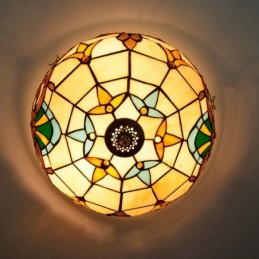 Tiffany-tyylinen...