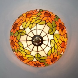 Tiffany-tyylinen...
