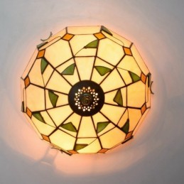 Tiffany-tyylinen...