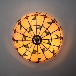 Tiffany-tyylinen...