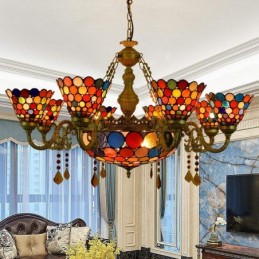 Tiffany-tyylinen...