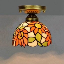 Tiffany-tyylinen...