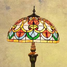 Tiffany-tyylinen...