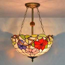 Tiffany-tyylinen...