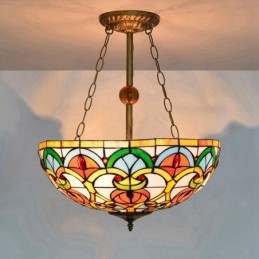 Tiffany-tyylinen...