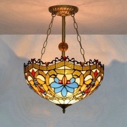 Tiffany-tyylinen...