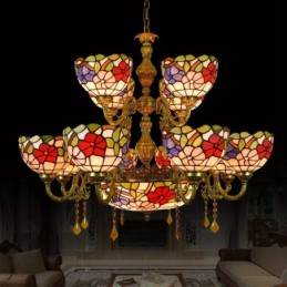 Tiffany-tyylinen...