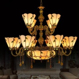 Tiffany-tyylinen...