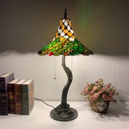 Tiffany-tyylinen...