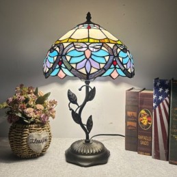 Tiffany-tyylinen...