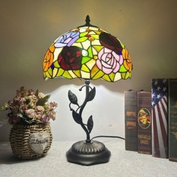 Tiffany-tyylinen...