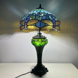 Tiffany-tyylinen...
